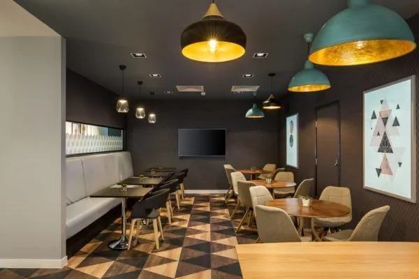 Podium Space - Ealing Cross, Cafétéria, Greenford