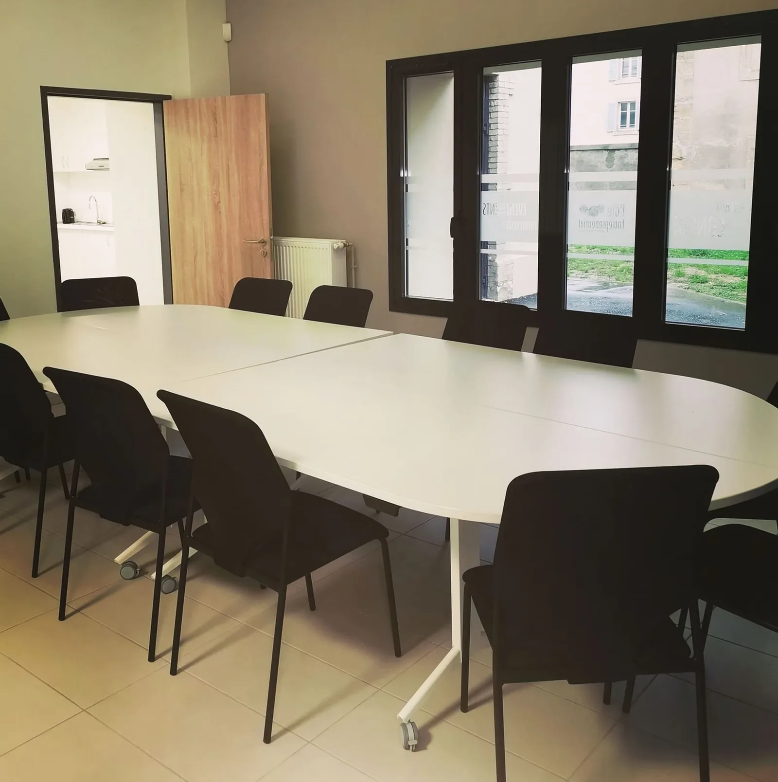 Pôle Entrepreneurial, Besprechungsraum für 12 Personen, Étain