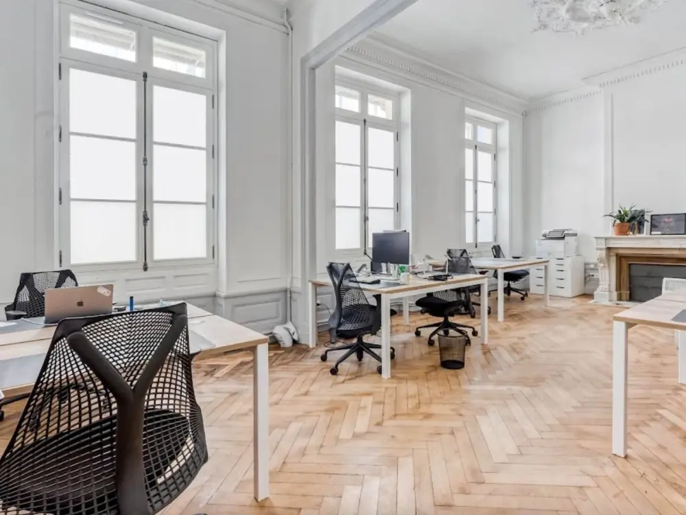 Digital Village Bordeaux, Poste en coworking dédié, Bordeaux
