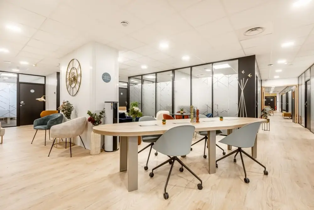 B'CoWorker Elancourt, Poste en open space, Elancourt