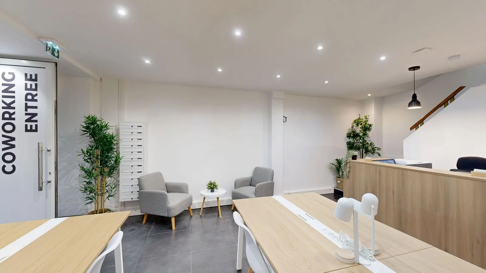 PradoDesk, Reception, Paris 10e