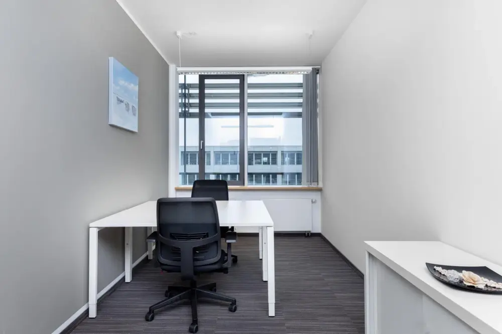 Regus MI, Grand Rapids - Peninsular Dr, Private office 2 people, Grand Rapids, MI