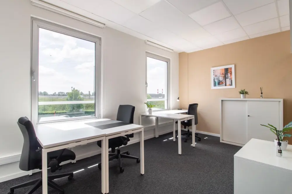 HQ CA, Bakersfield - Truxtun Ave., Private office 3 people, Bakersfield, CA