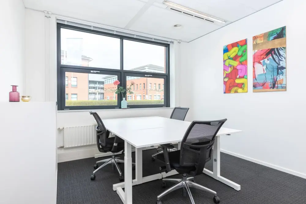 Regus Shanghai, International Business Center, Private office 3 people, Shanghai
