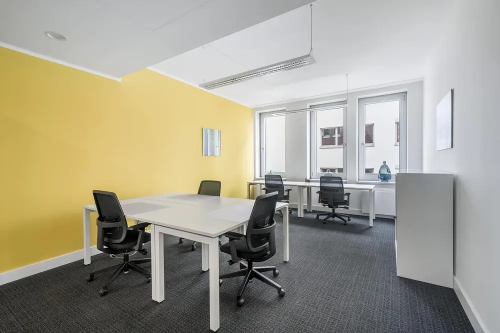 Regus AB, Calgary - Centre 70, Private office 5 people, Calgary, AB