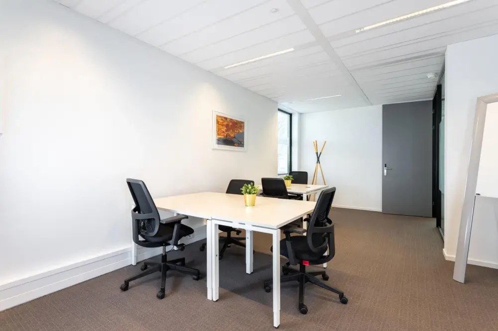 Regus CA, Sacramento - 1750 Howe, Private office 5 people, Sacramento, CA