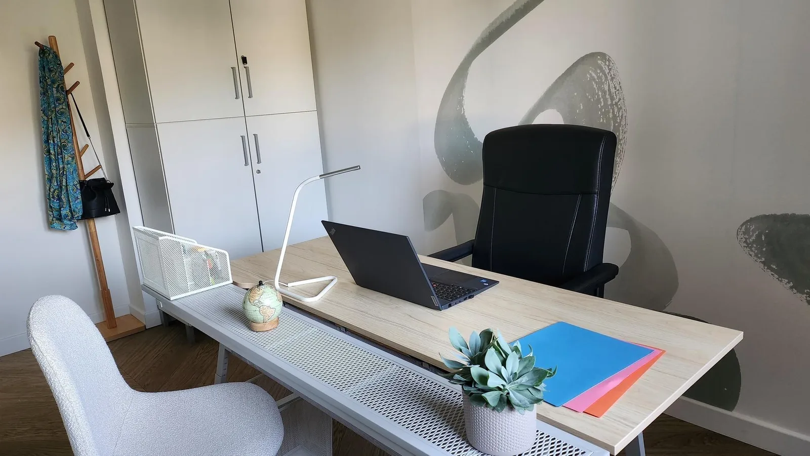Quintessence, Privatbüro mit 1 Arbeitsplatz, Tours