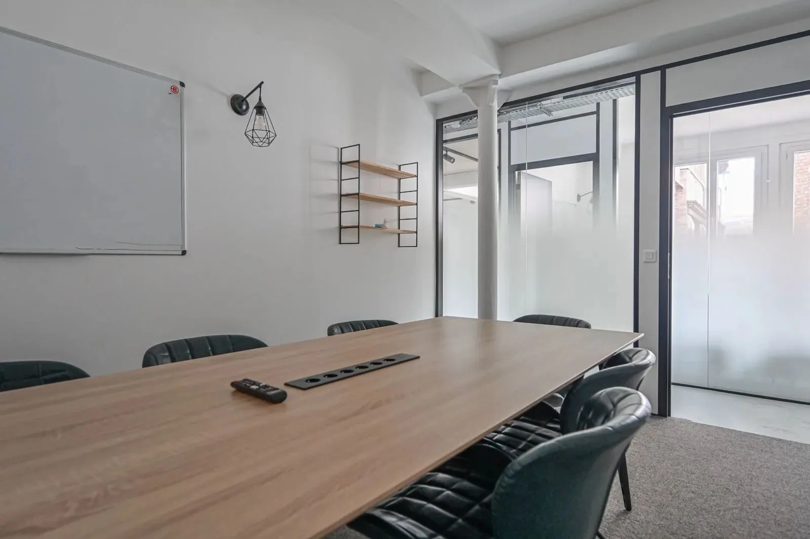 QWarter Louis blanc, Salle de réunion 8 personnes, Paris 10e
