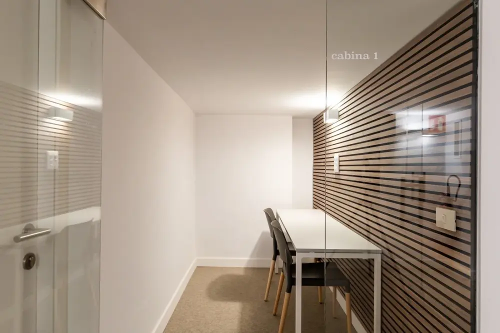 Raset 29, Cabina, Barcelona