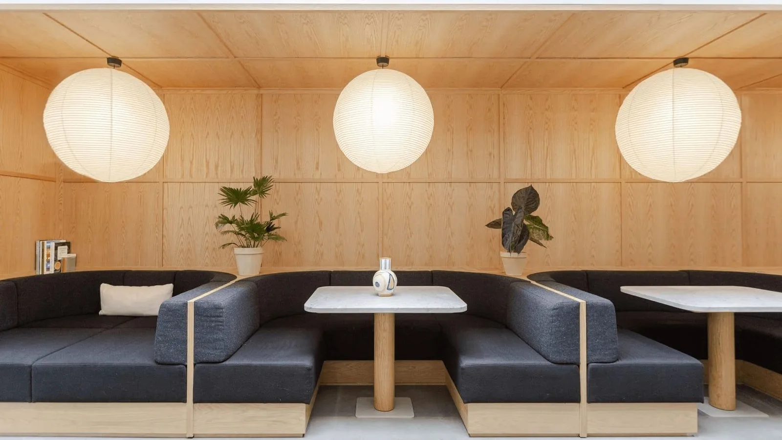 RE-DEFINED at The Deck Soho, Espace détente, Londres