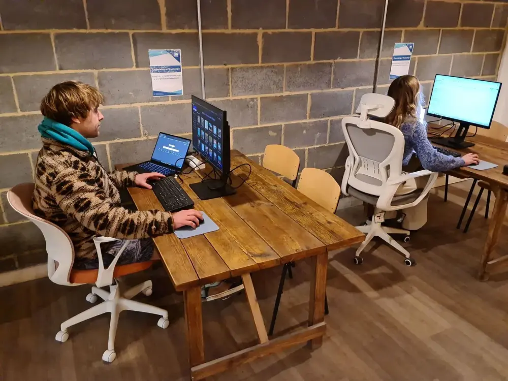 Rhino Boulder Climbing Gym, Hot Desk - 30hrs / month, Bromley
