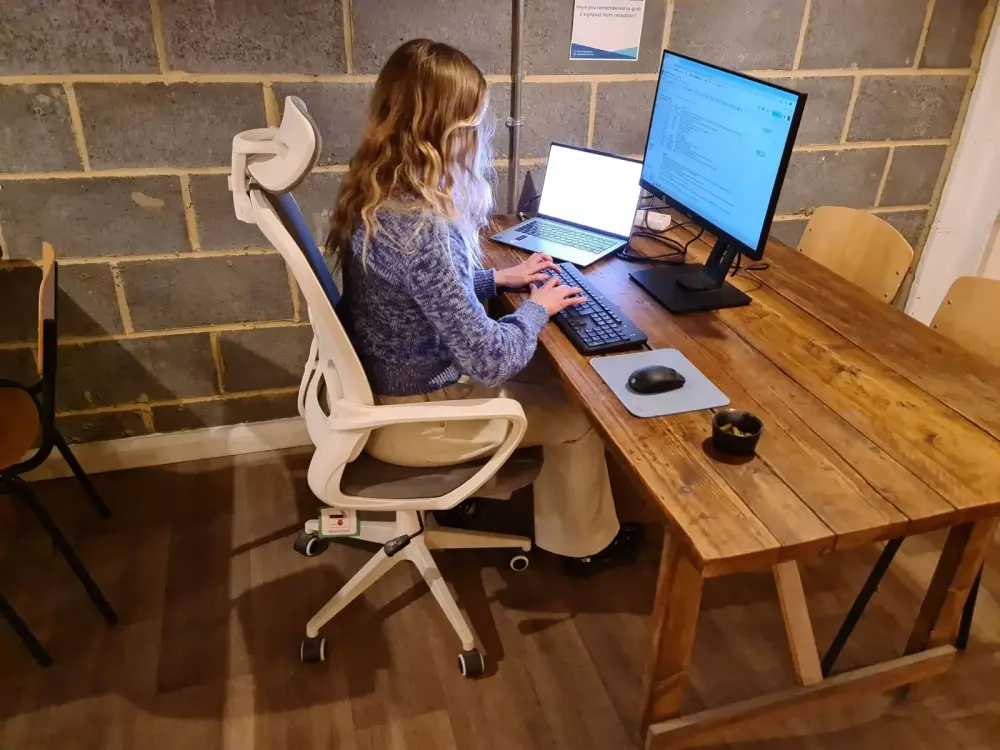 Rhino Boulder Climbing Gym, Dedicated Desk, Bromley