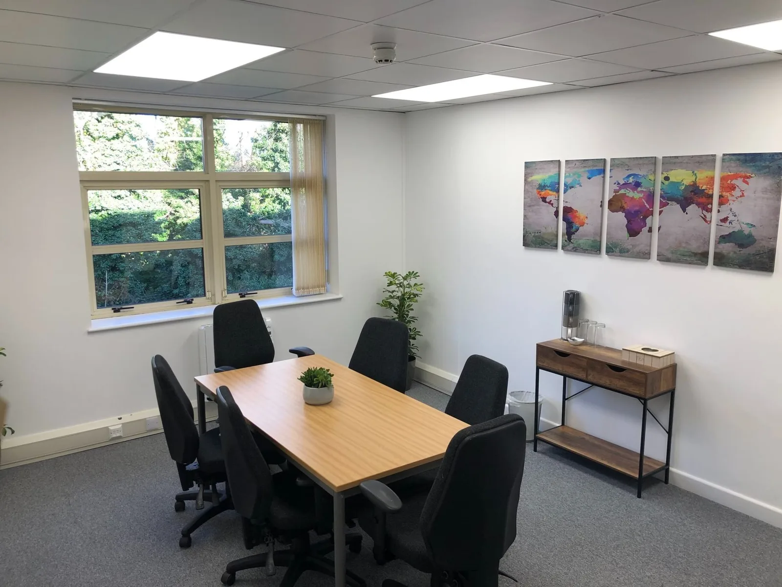Ritzy Offices, Meeting room for 6 people, Swindon
