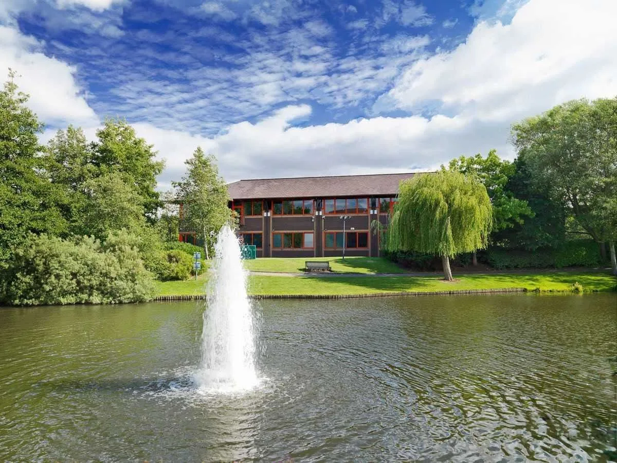 Rombourne 130 Aztec West Bristol, Terrasse et espace extérieur, Bradley Stoke