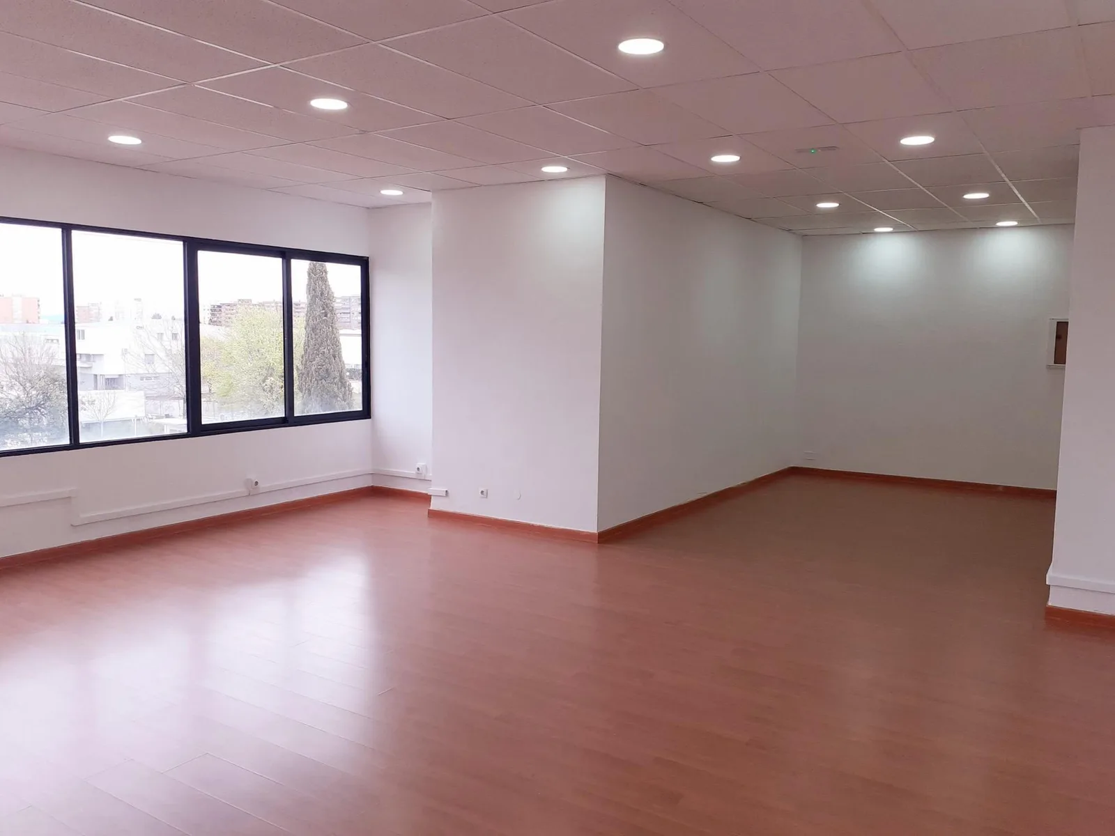 Roncesvalles, Open-plan office, Coslada