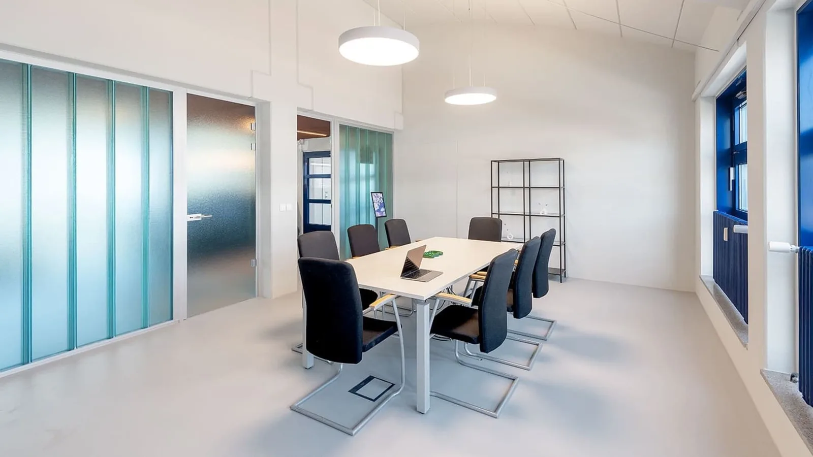 Rooftop Office, Meeting room for 8 people, Berlin
