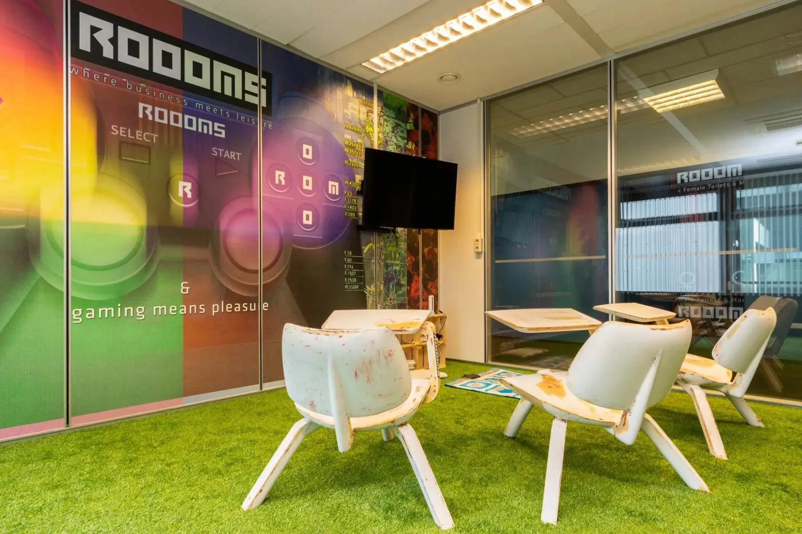 ROOOMS Roermond, Training room for 3 people, Roermond