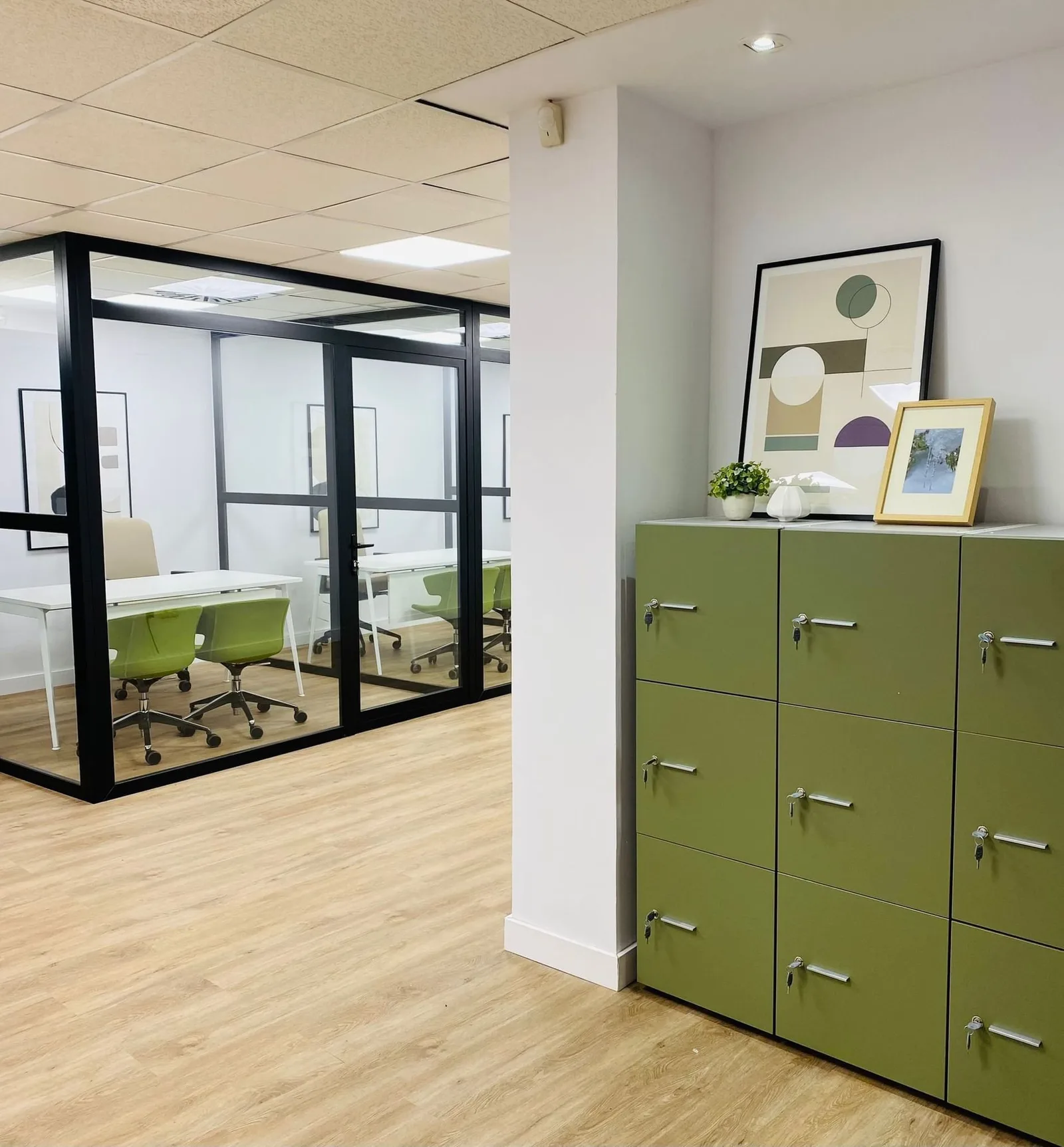 Rs22 Workspace, Despacho privado con 3 puestos, Marbella
