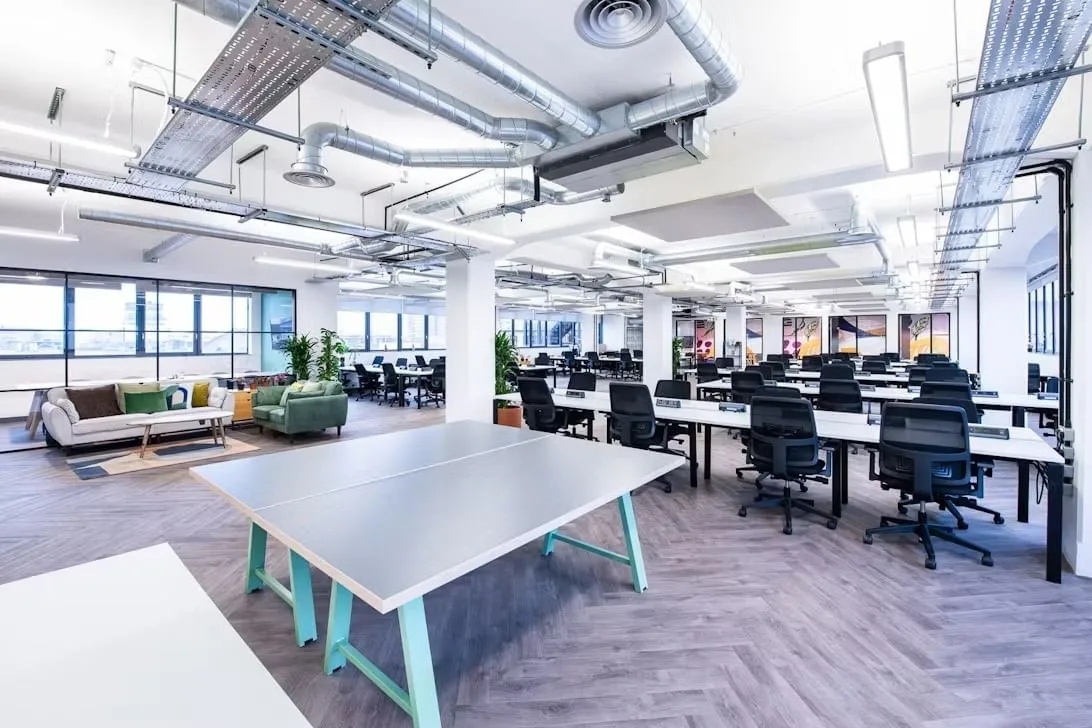 Runway East London Bridge, Open-plan office, London
