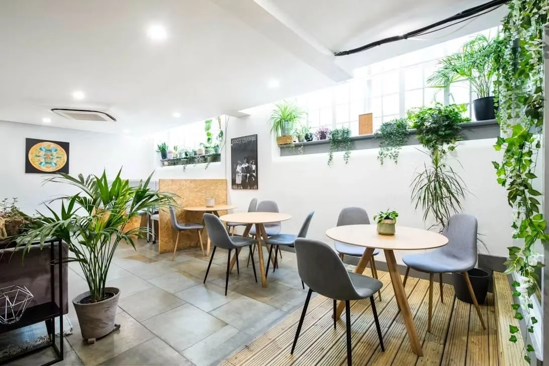 Runway East Soho, Cafeteria, London