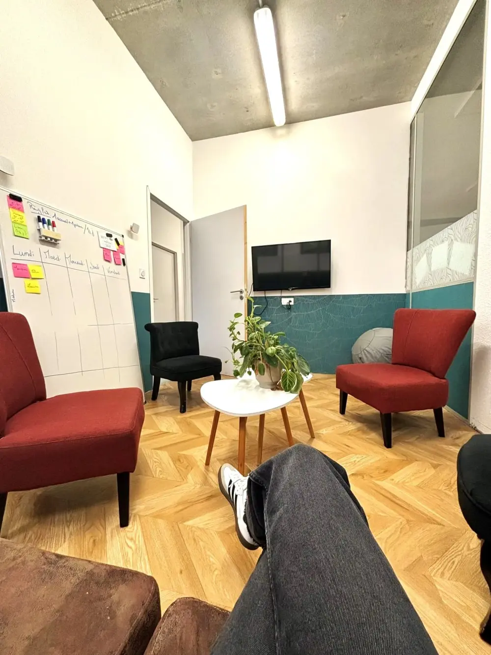 Coworking Besançon, Salle de réunion 6 personnes, École Valentin