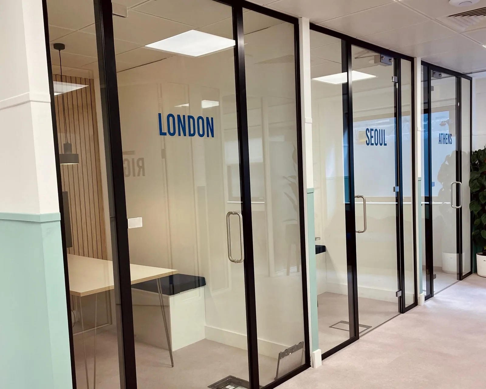 Sandbox Workspace Southwark Bridge, Phone booth, London