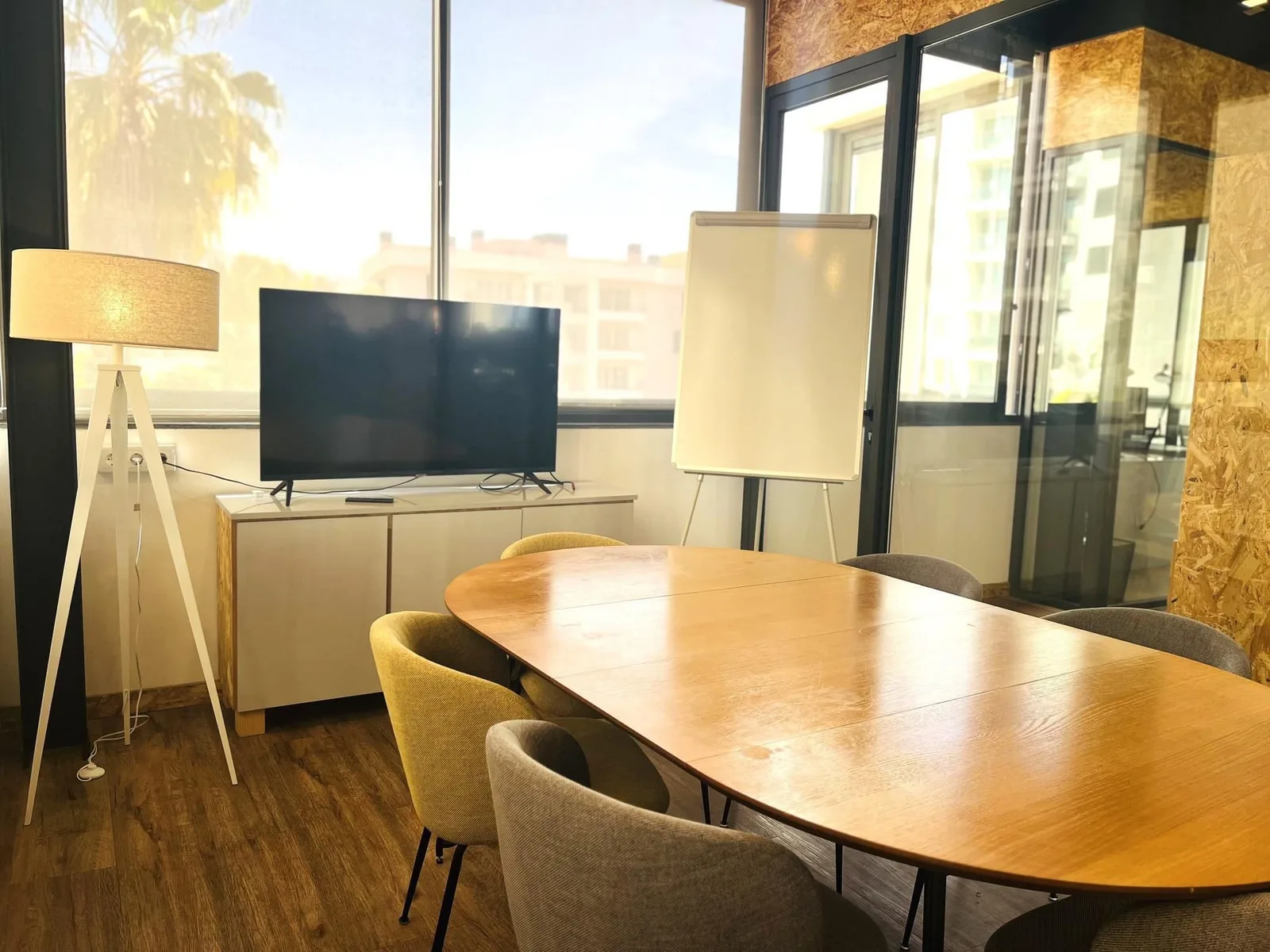 Sangha Cowork Funchal, Meeting room for 6 people, Funchal