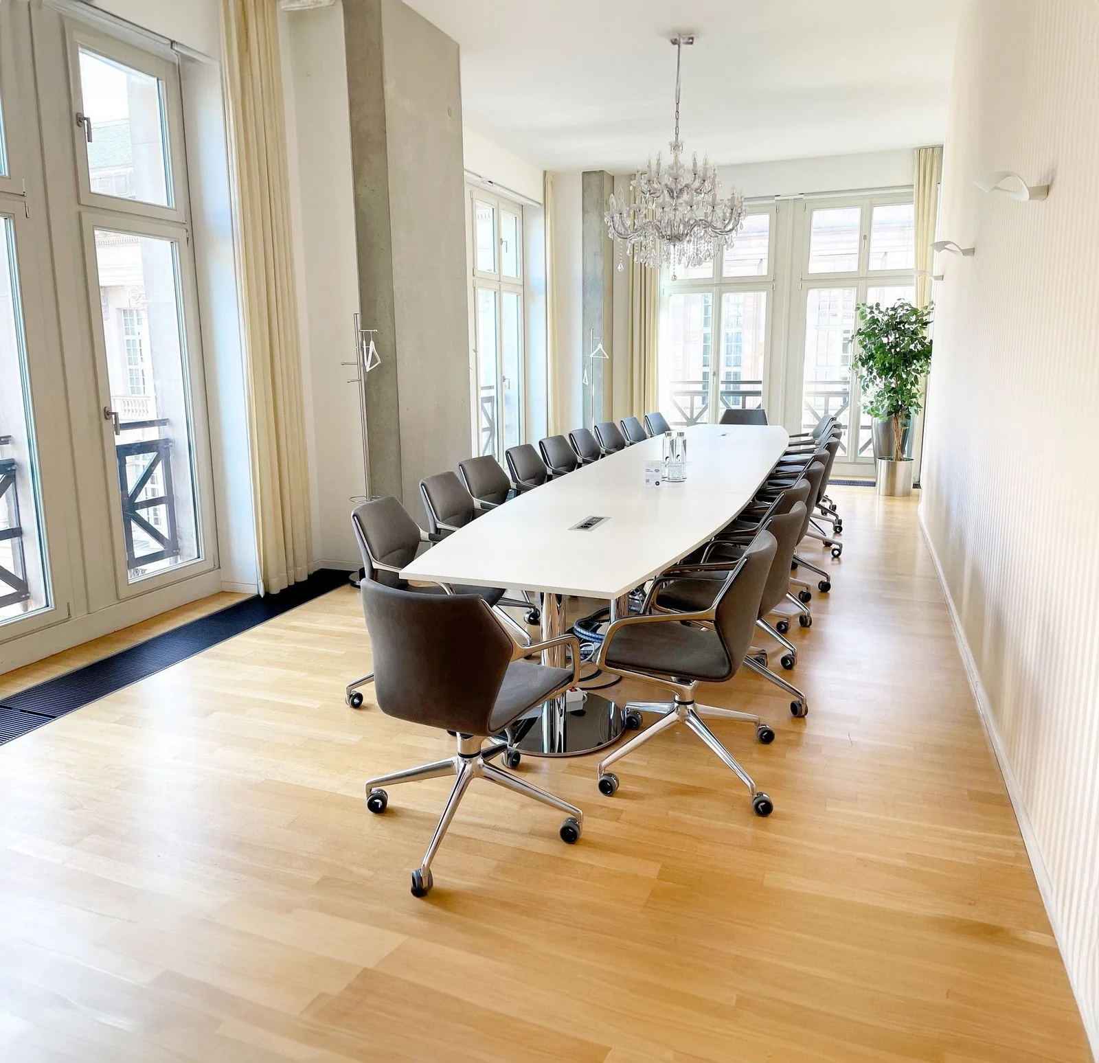 Satellite Office Berlin - Unter den Linden, Besprechungsraum für 20 Personen, Berlin