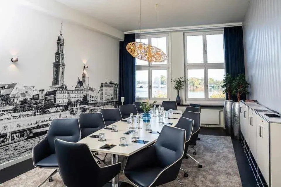Satellite Office Hamburg - Neuer Wall, Besprechungsraum Alsterblick, Hamburg