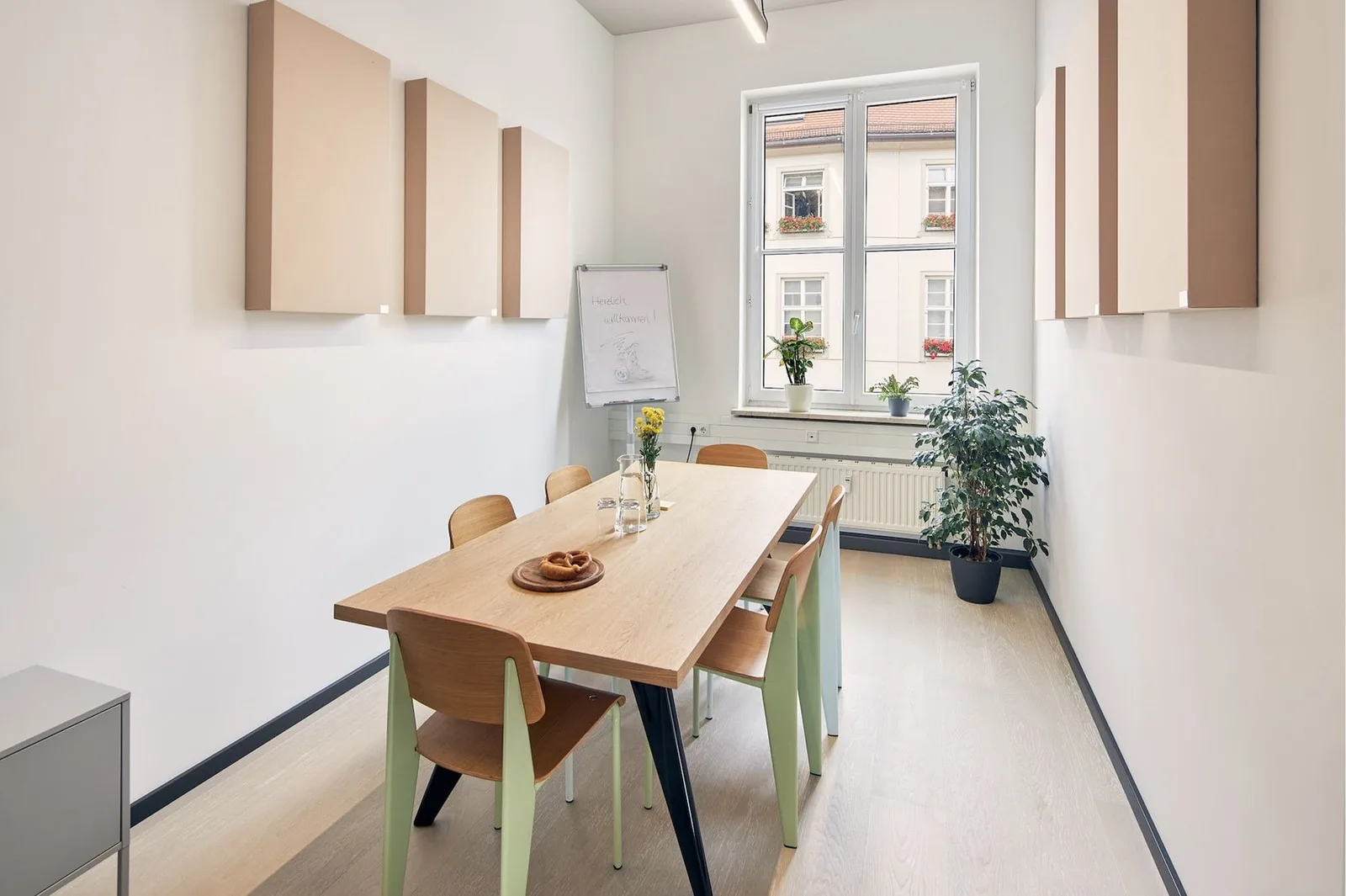 Scaling Spaces - Altstadt Kaufingerstrasse, Meeting room for 6 people, Munich