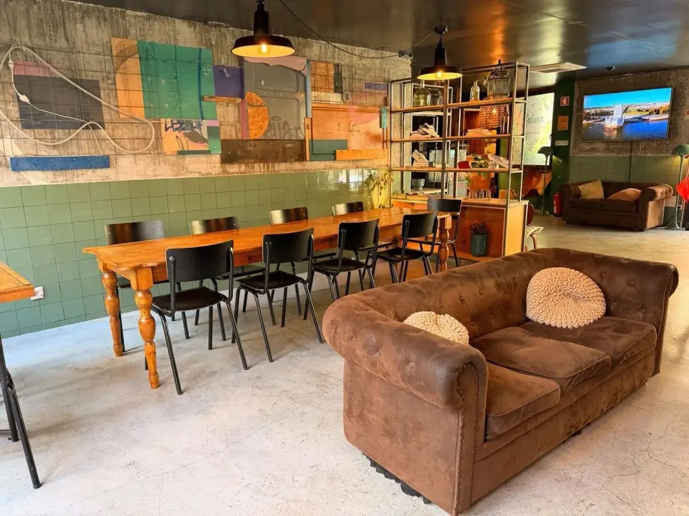 Secret Patio Cowork, Open Space 5 dias/mês, Lisbon