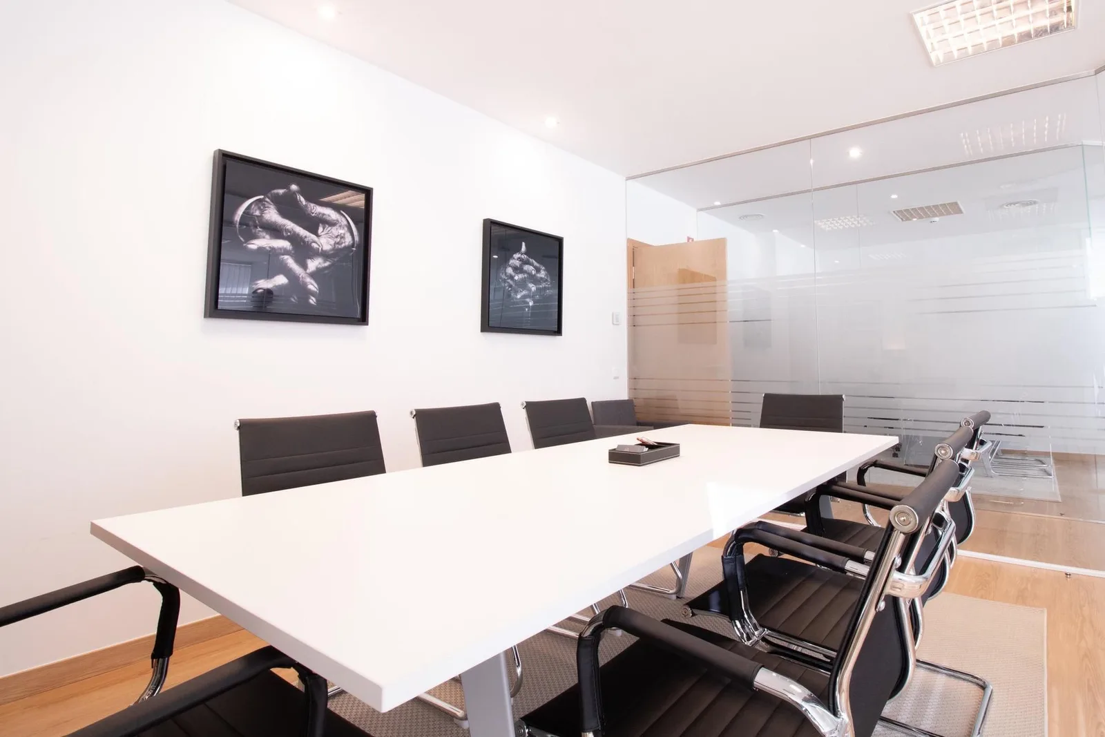 Sector Five, Meeting room for 8 people, Quarteira