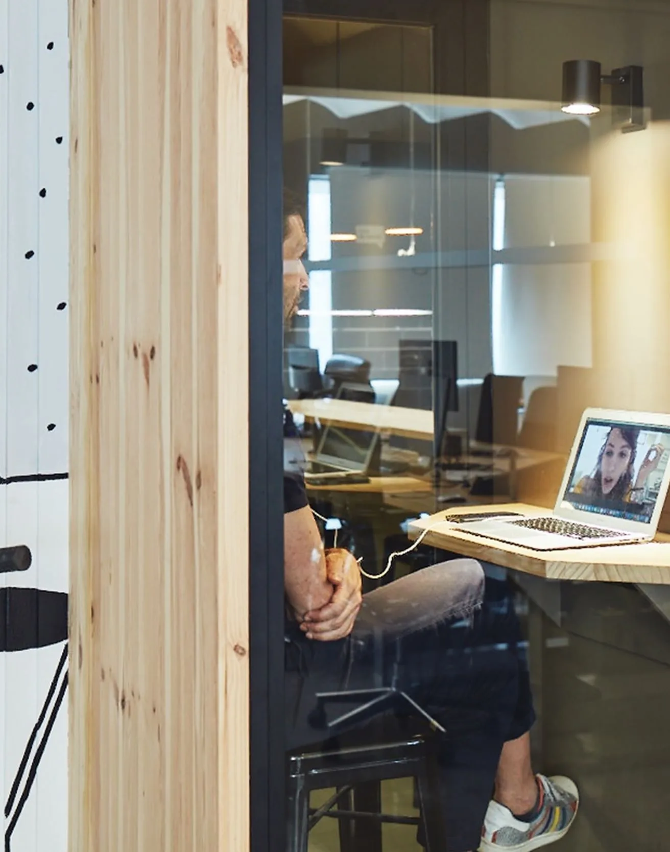 Singular Cowork, Cabina telefónica, Barcelona