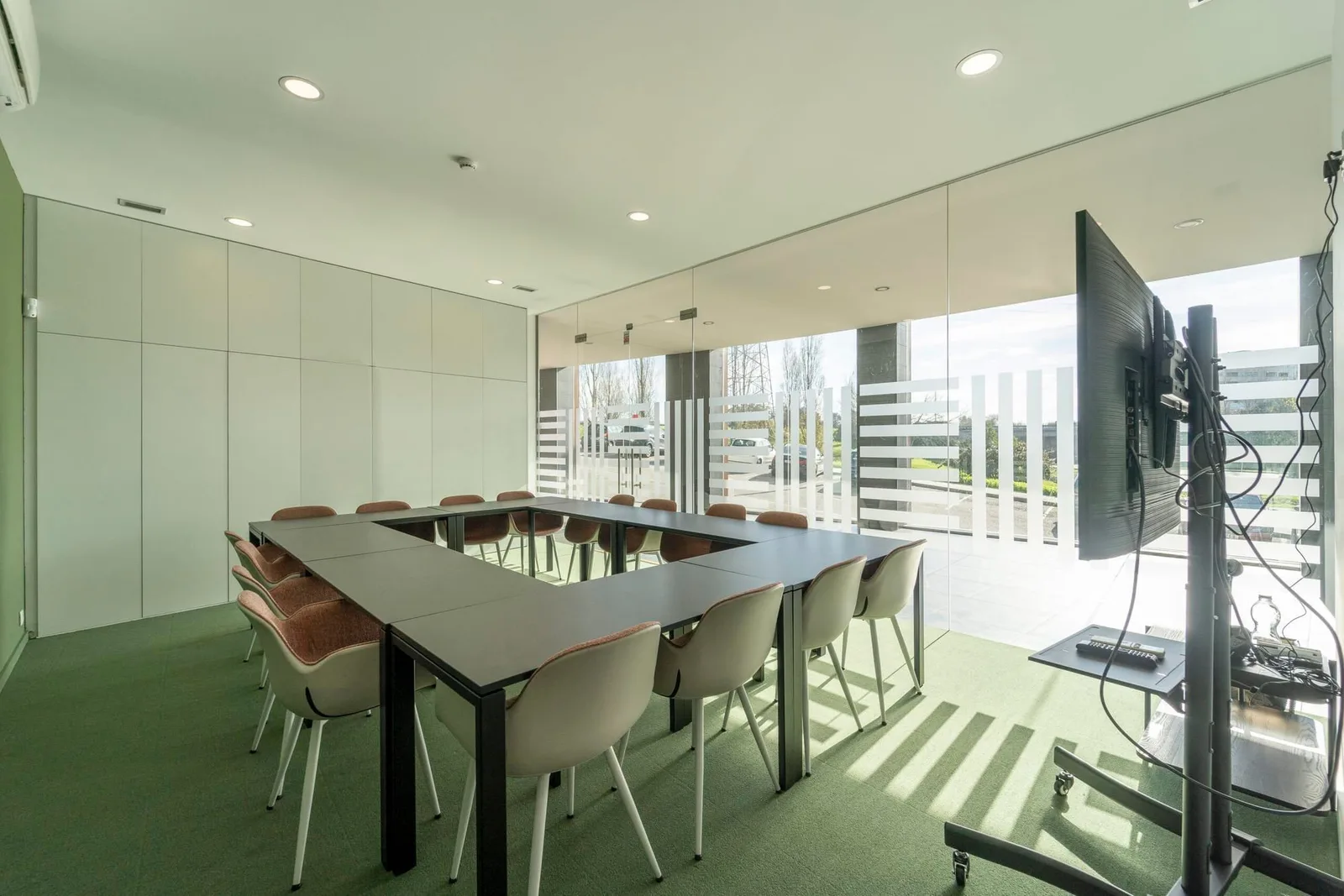 Sitio Work Guimarães, Sala de reuniões para 14 pessoas, Guimarães