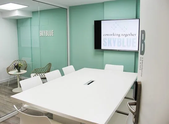 Skyblue Coworking, Meeting room for 6 people, Alicante