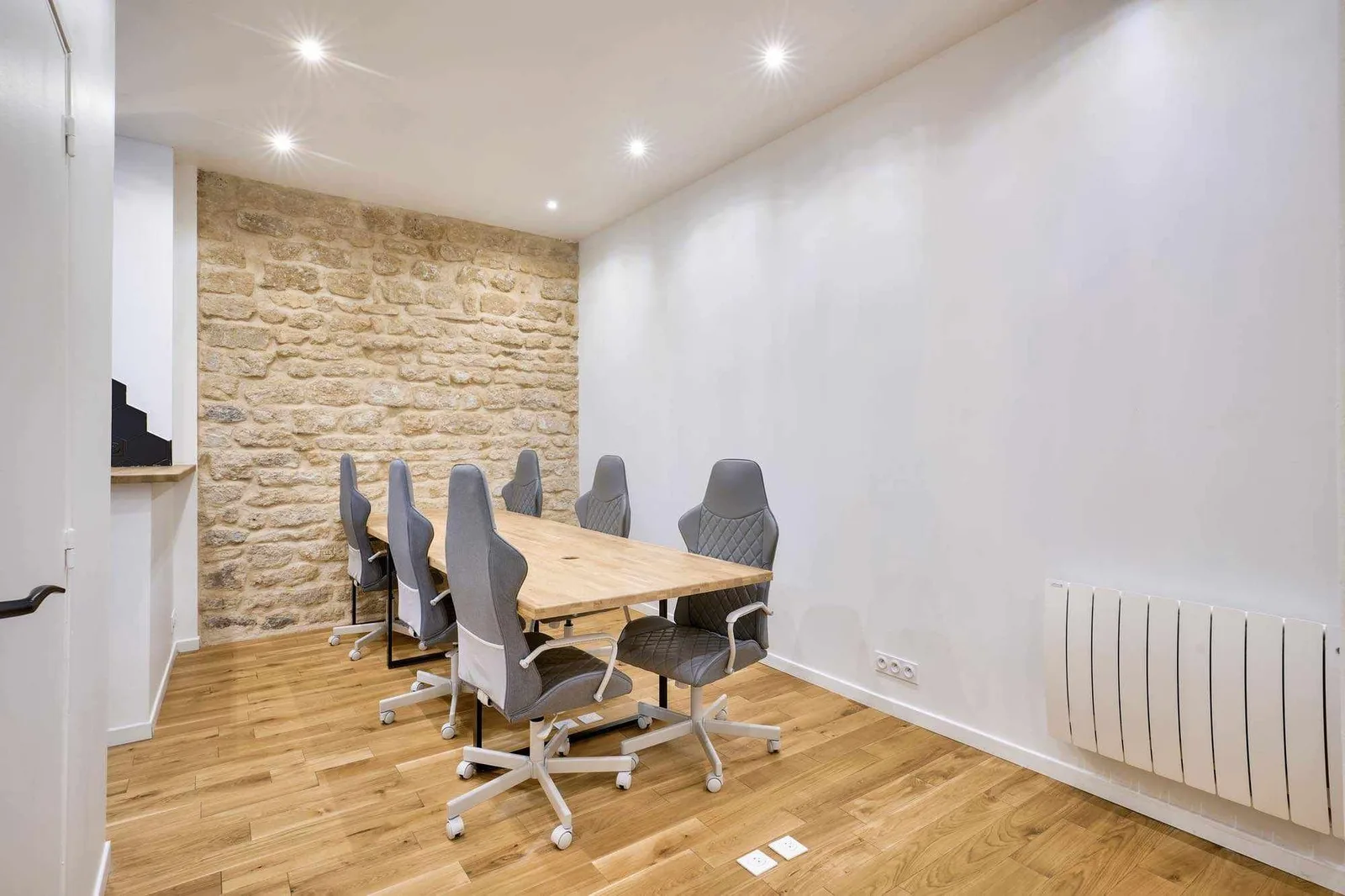 Sora Fontaine - 12 postes, Meeting room for 6 people, Paris 9e