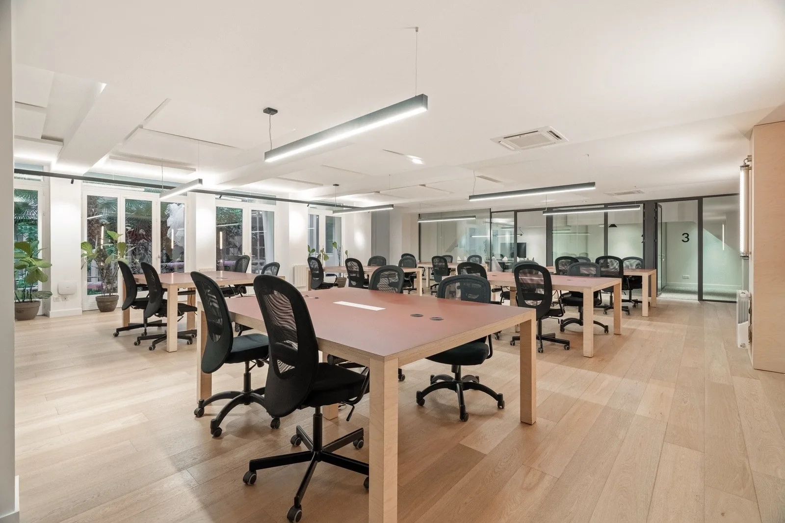 Sora Legendre - 32 postes, Open-plan office, Paris 17e