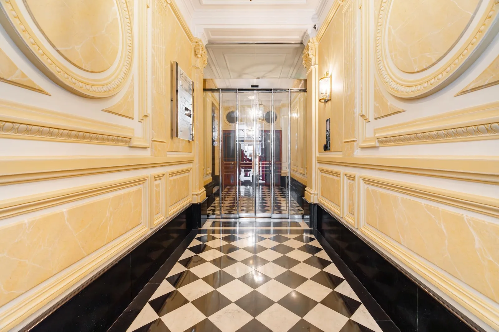 Sora Opéra, Reception, Paris 1er
