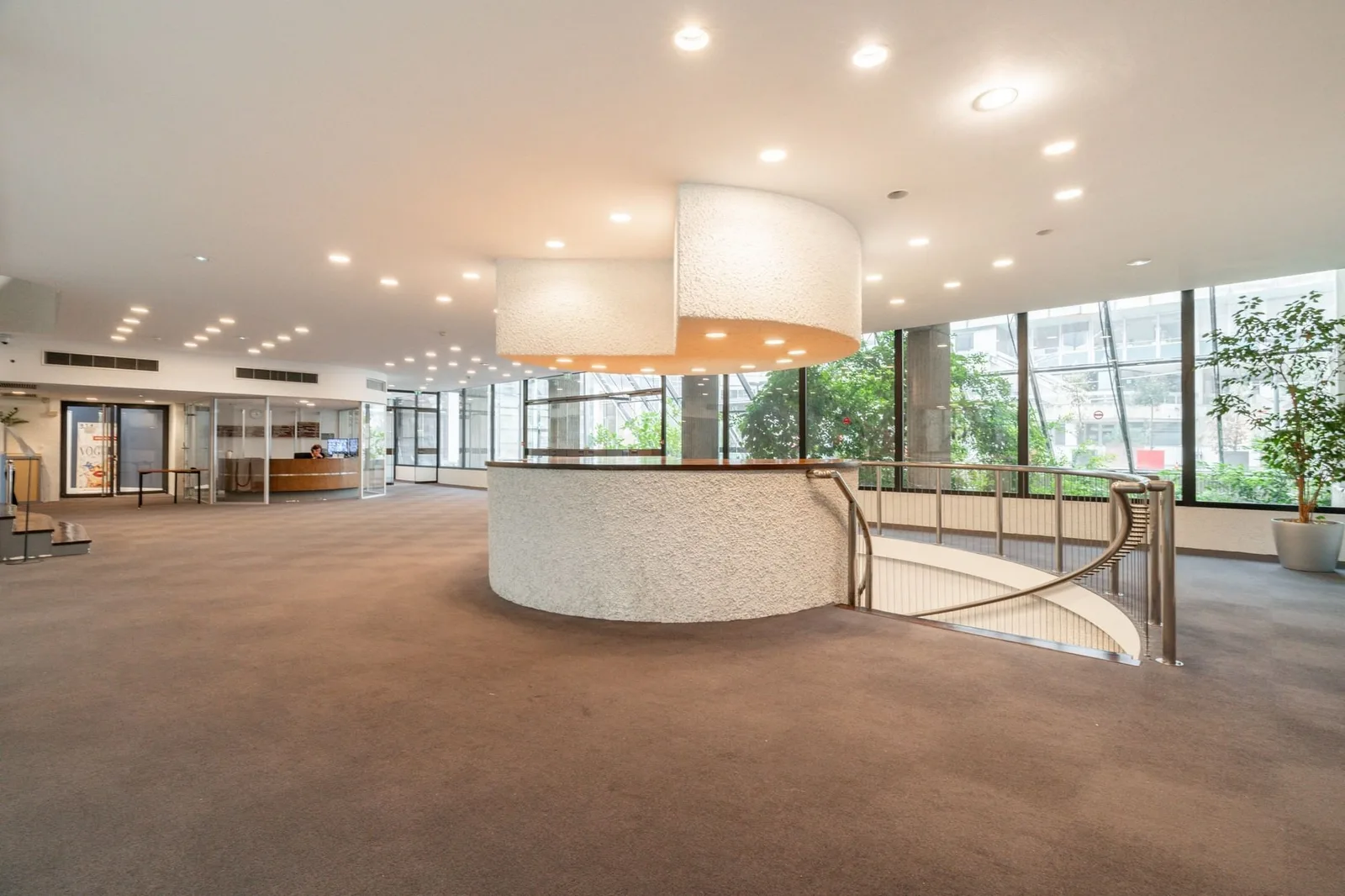 Sora Paradis, Reception, Paris 10e