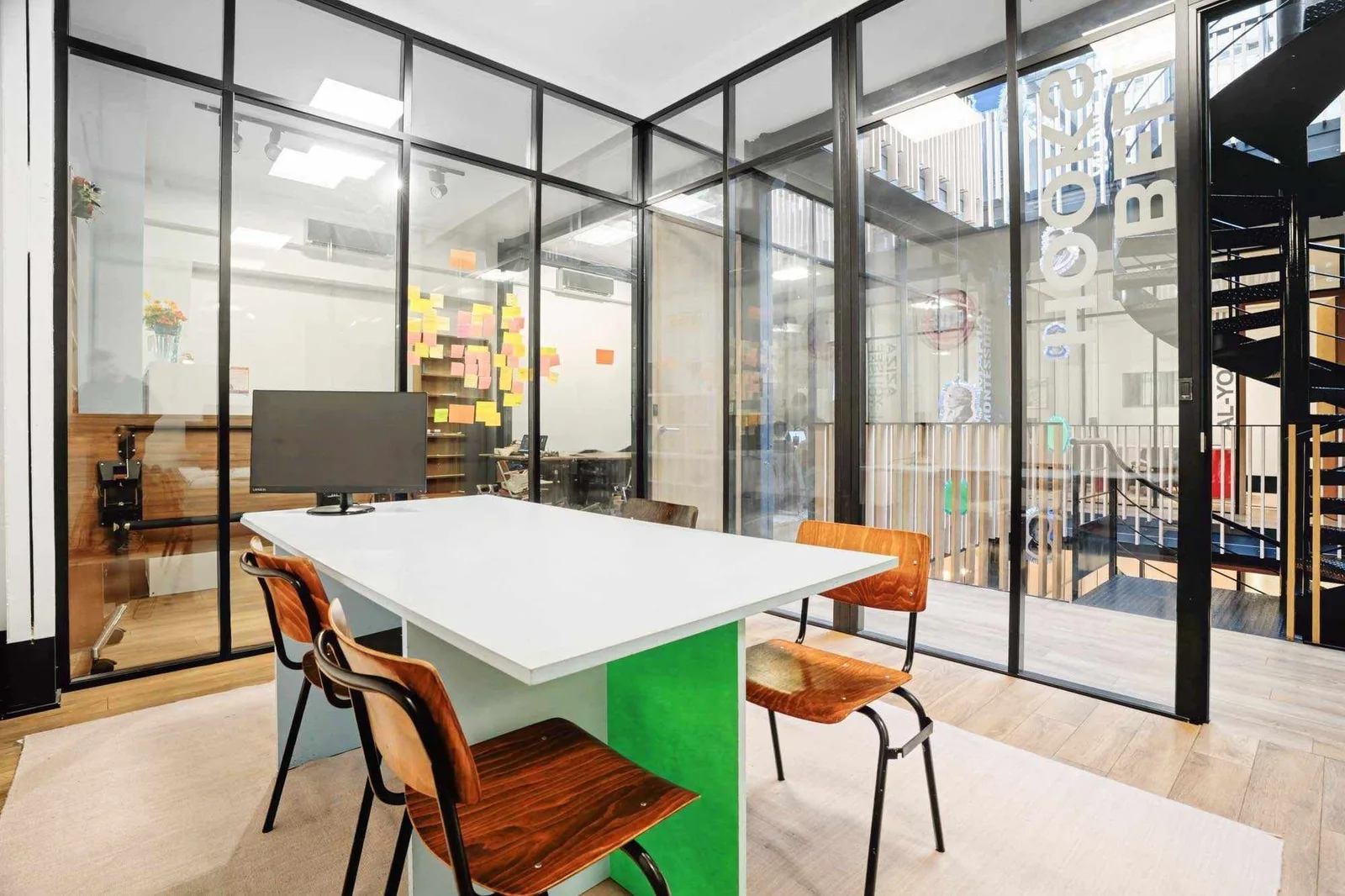 Sora Saint Laurent - 35 postes, Meeting room for 4 people, Paris 10e