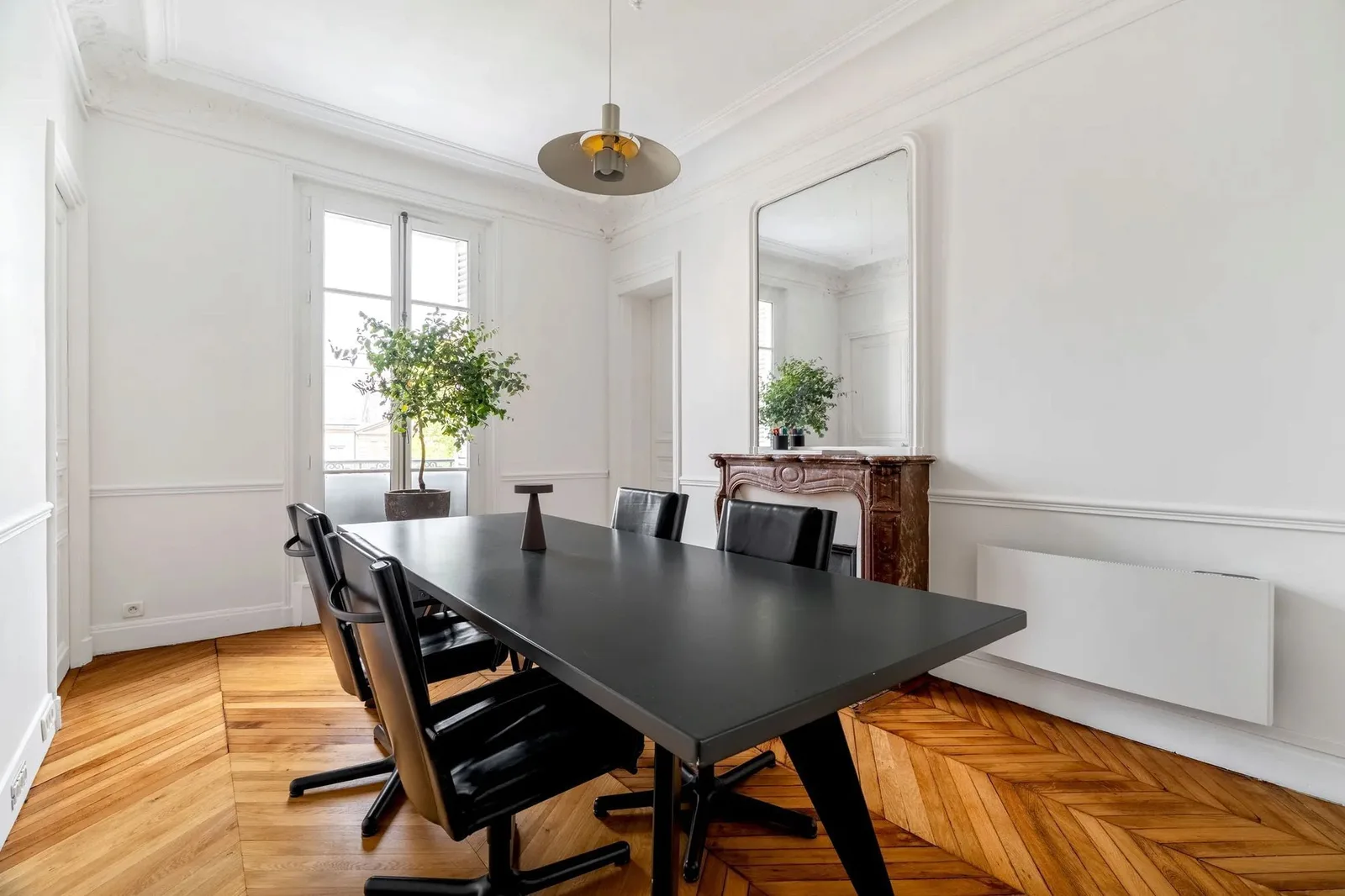 Sora Turbigo, Besprechungsraum für 6 Personen, Paris 3e