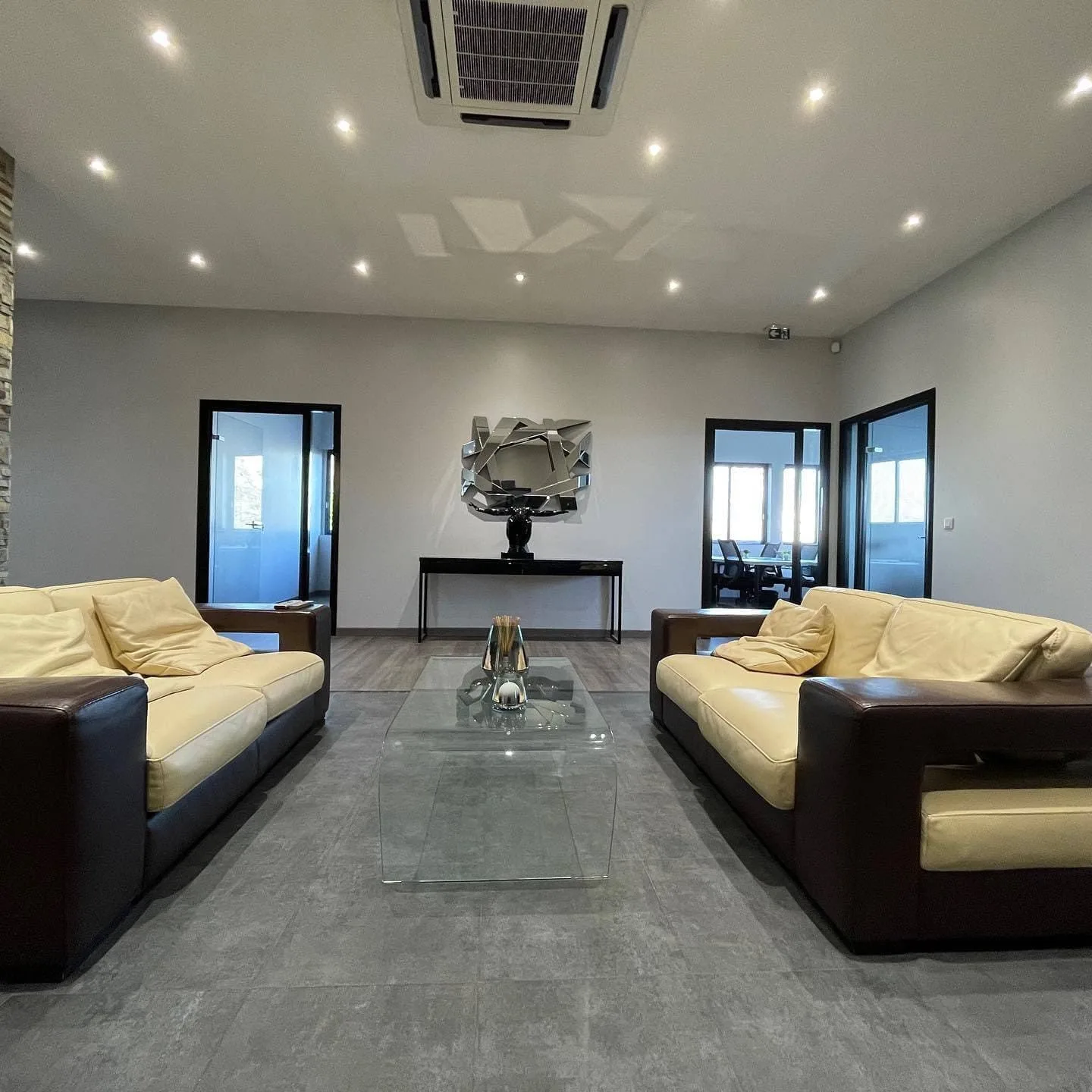 Space Switch , Lounge, Bondoufle