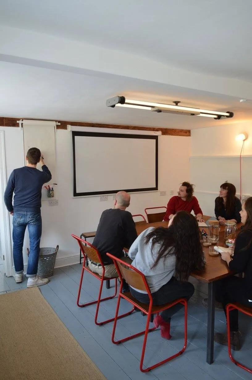 SpaceHoppers Co-working, Salle de réunion 8 personnes, Stroud