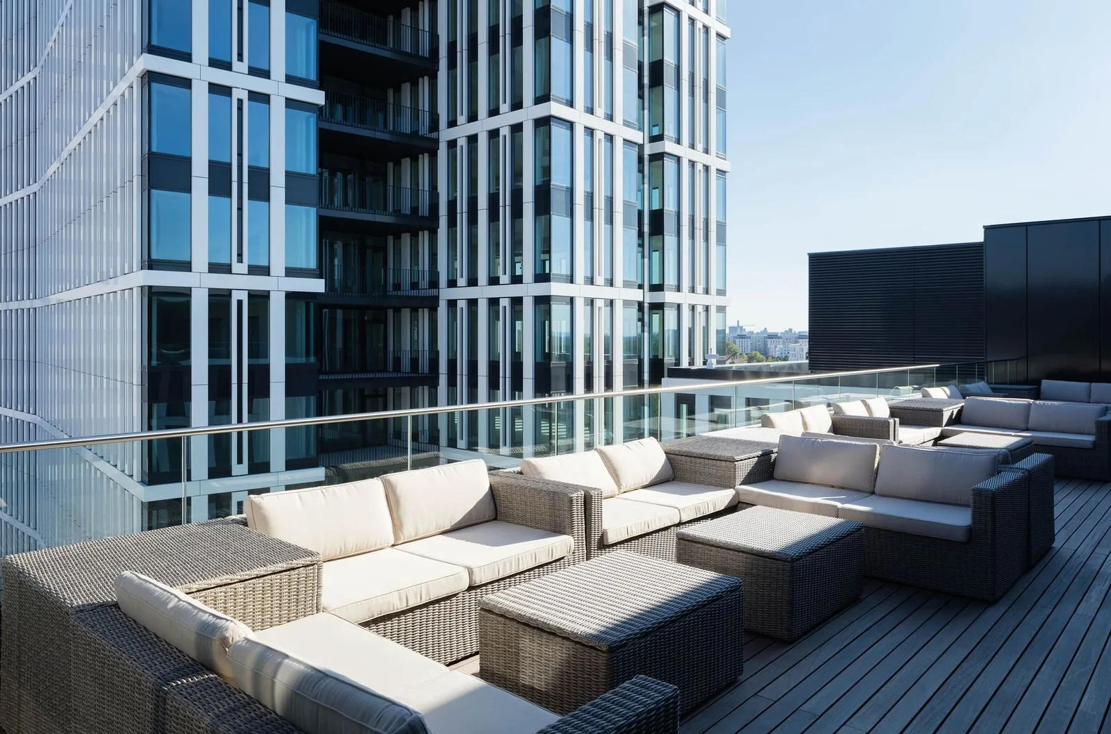 St Martin Tower, Terrasse und Außenbereich, Frankfurt am Main