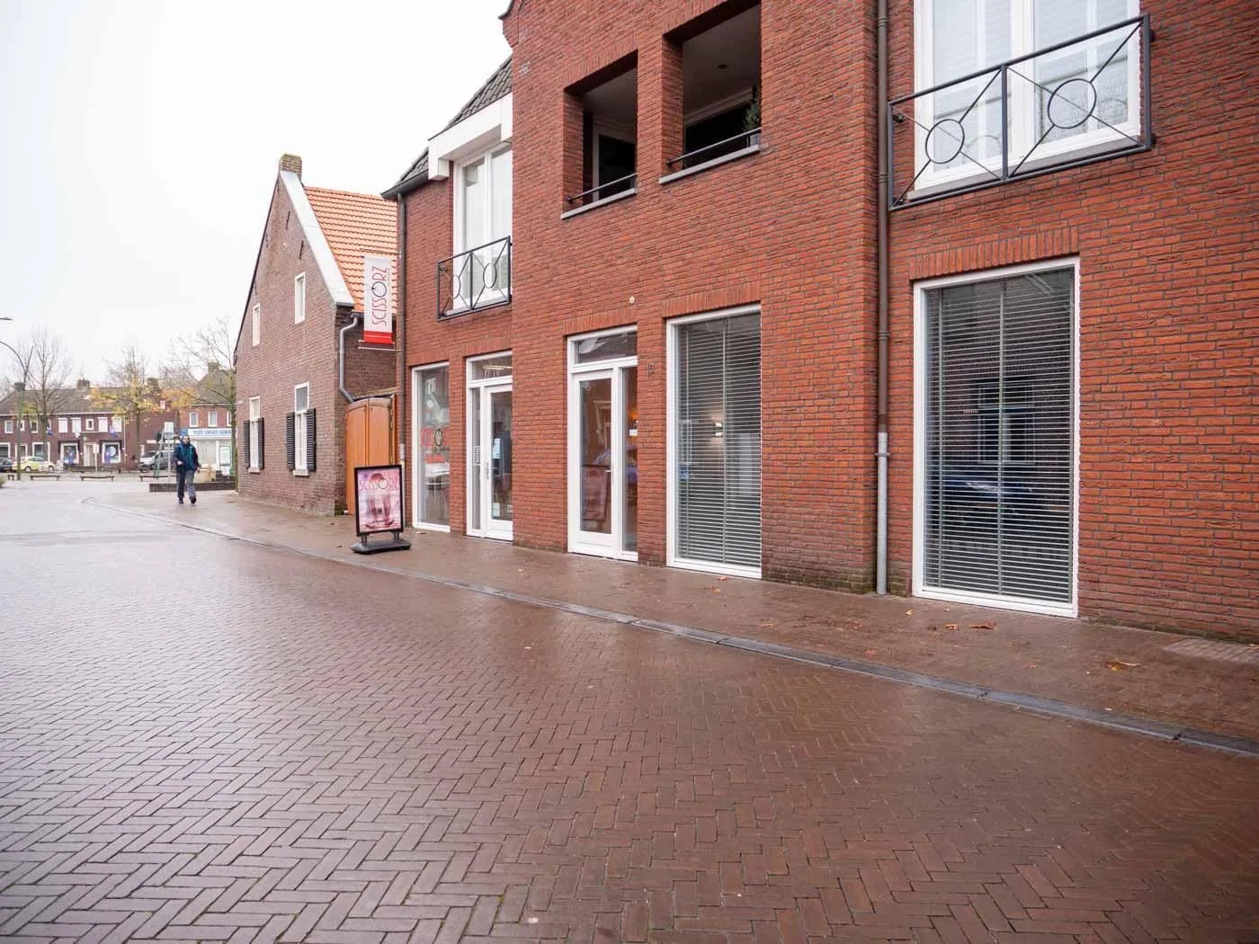 In de Straot, Gevel van het gebouw, Meijel