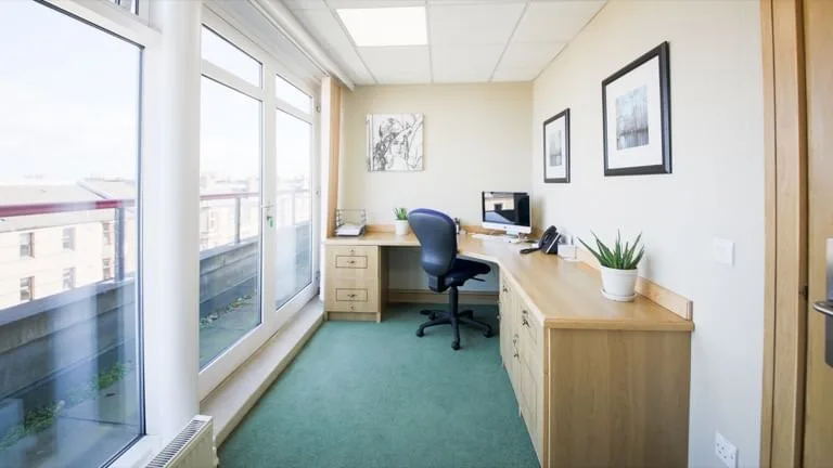 Strathmore - York Place, Private office, 1 desk, Edinburgh