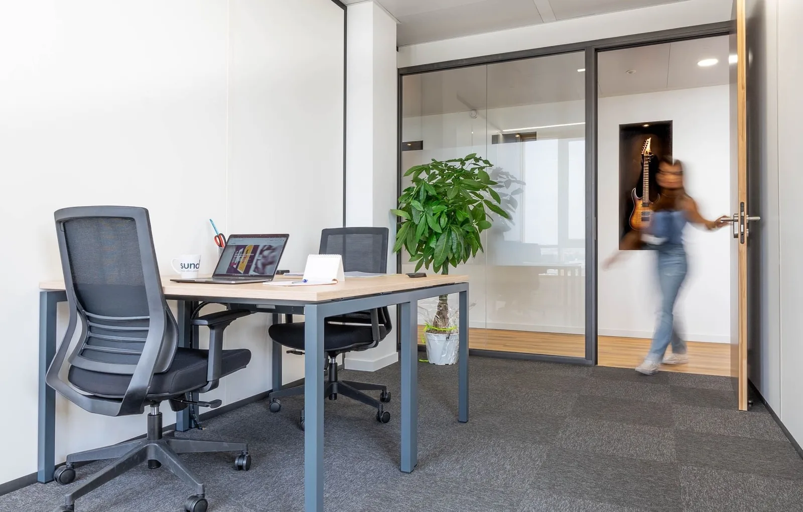 Sundesk Grand Arenas, Privatbüro mit 2 Arbeitsplätzen, Nice