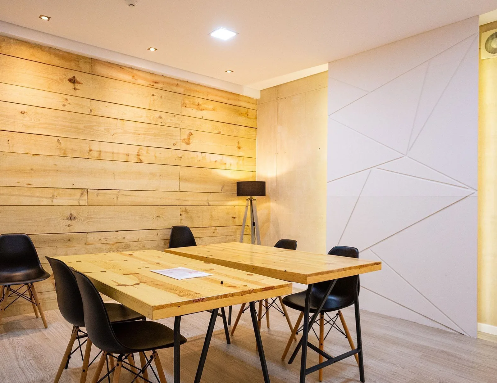 Synergy Coworking, Meeting room for 8 people, Porto
