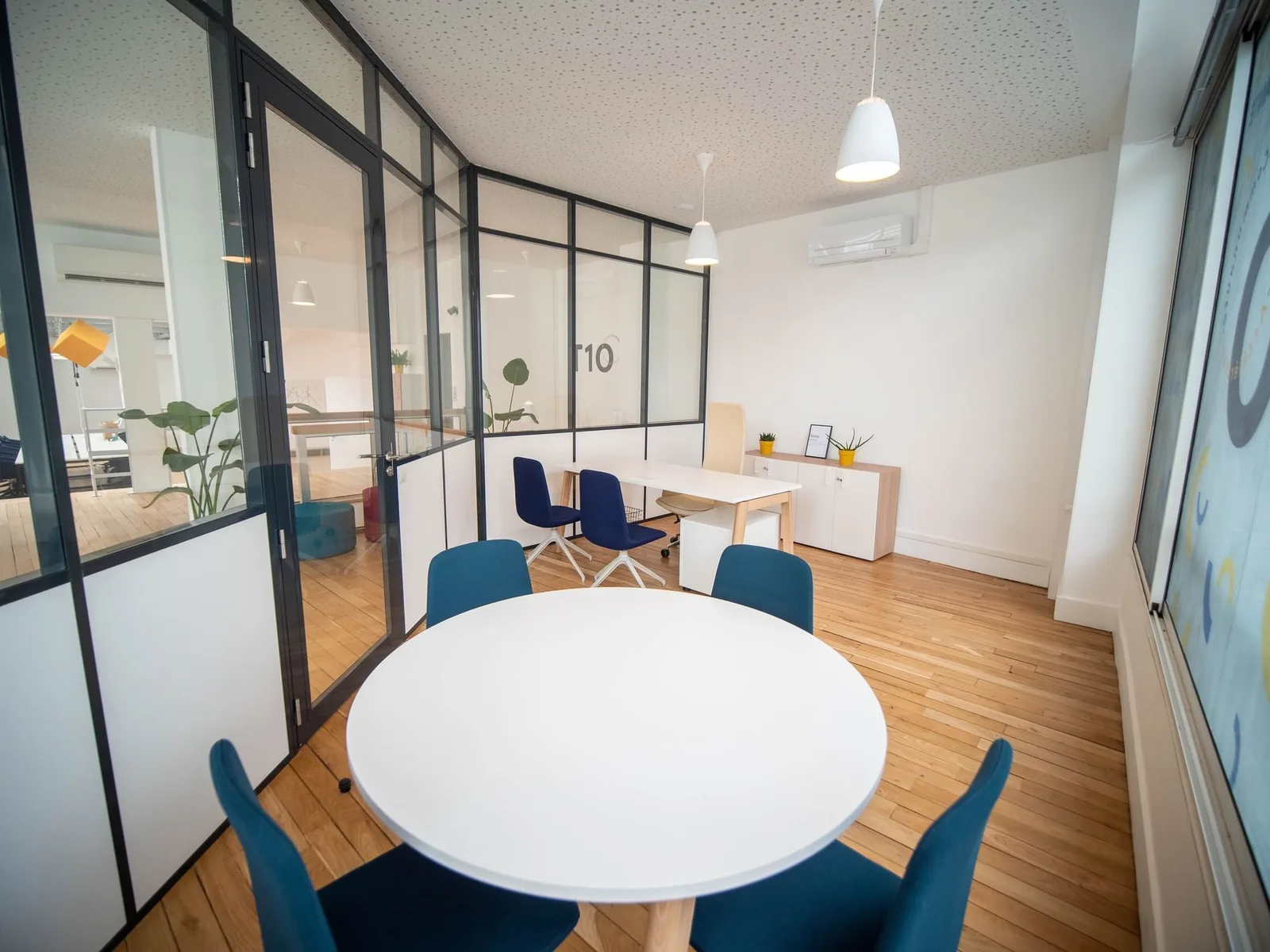 T10, Private office, 1 desk, Auxerre