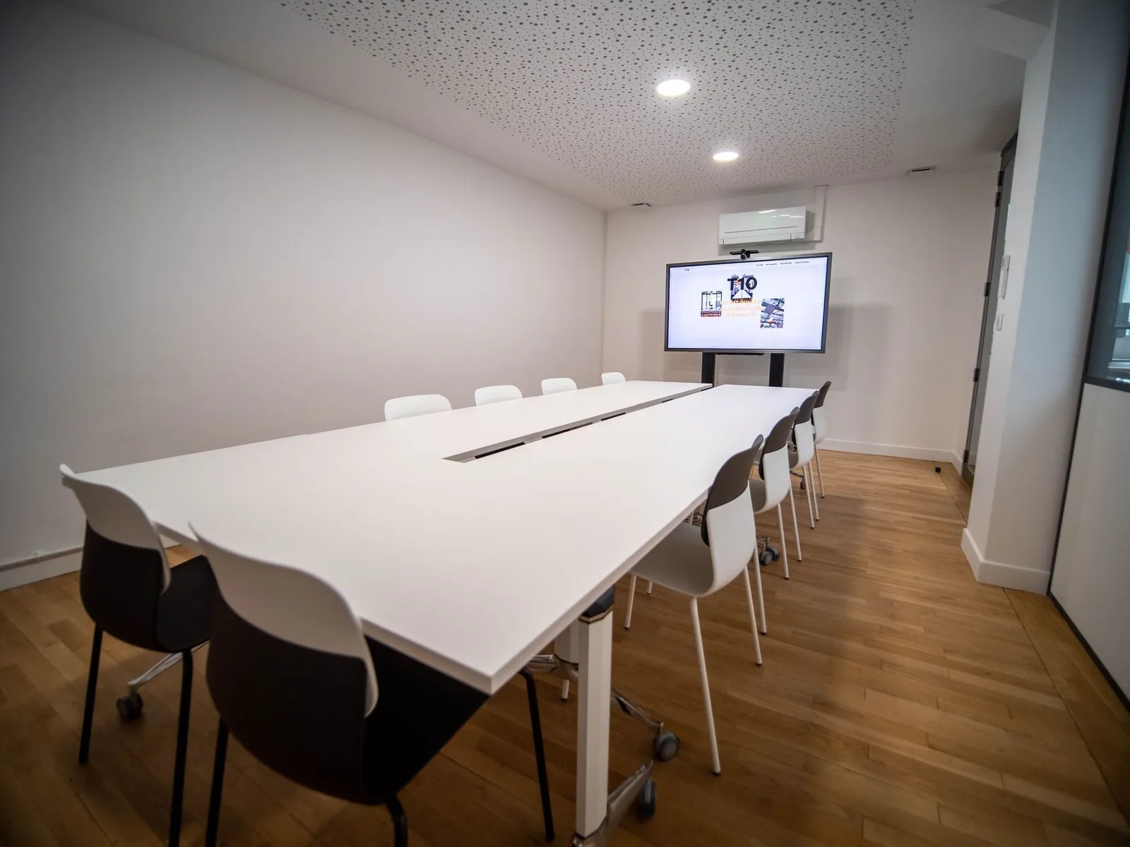 T10, Meeting room for 10 people, Auxerre